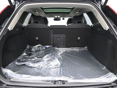 New 2025 Volvo XC60 B5 Plus w/ Protection Package Premier image 28