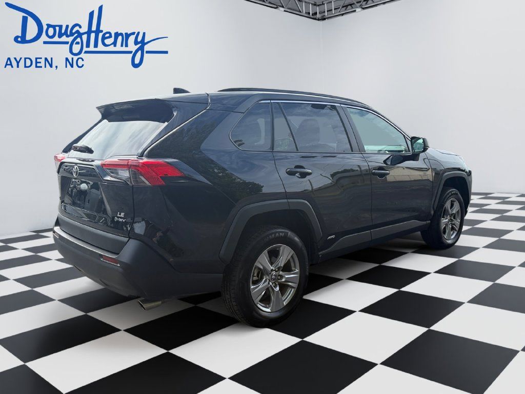 Used 2025 Toyota RAV4 LE AWD/4WD image 5