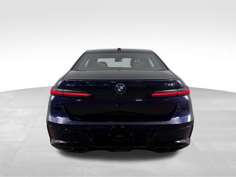 Used 2024 BMW 760i xDrive w/ Executive Package image 6