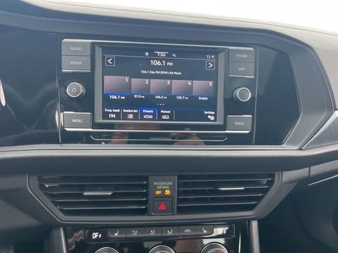 Used 2024 Volkswagen Jetta SE image 10