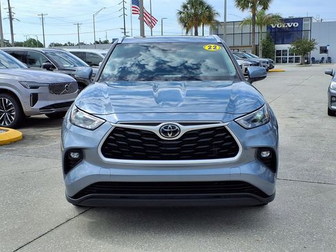 Used 2022 Toyota Highlander XLE FWD image 2