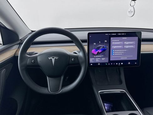 Used 2022 Tesla Model Y Long Range image 22