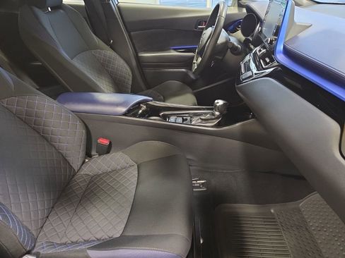 Used 2021 Toyota C-HR XLE image 20