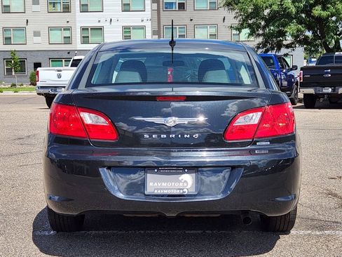 Used 2010 Chrysler Sebring Limited FWD image 9