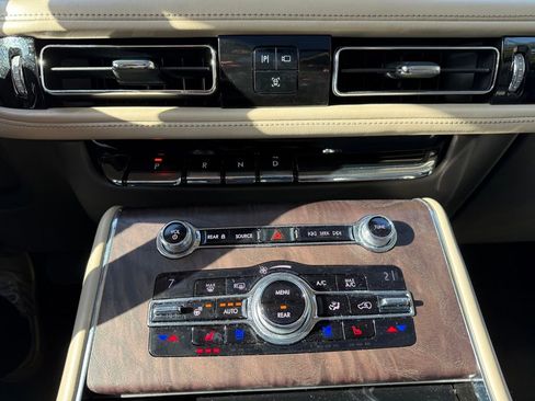 Used 2020 Lincoln Aviator Reserve w/ Equipment Group 202A image 20