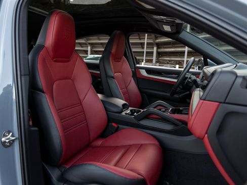 Certified 2025 Porsche Cayenne S image 55