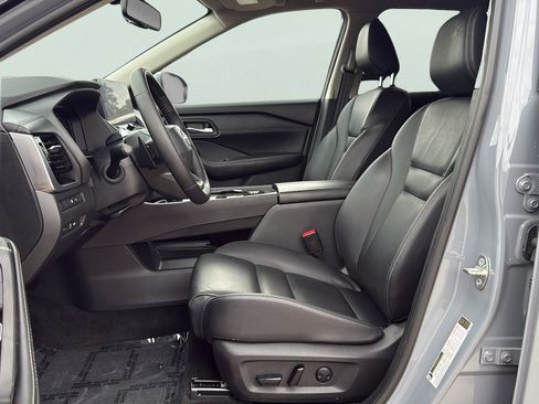 Used 2025 Nissan Rogue SL w/ Tech Package FWD image 20