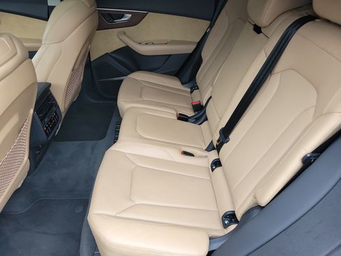 Used 2019 Audi Q8 Prestige w/ Luxury Package AWD/4WD image 12