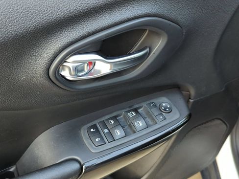 Used 2020 Jeep Cherokee Latitude Plus FWD image 7