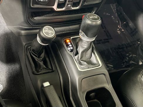 Used 2021 Jeep Wrangler Unlimited Sahara AWD/4WD image 17