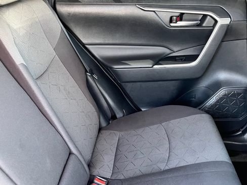 Used 2019 Toyota RAV4 XLE w/ Carpet Mat Package AWD/4WD image 11