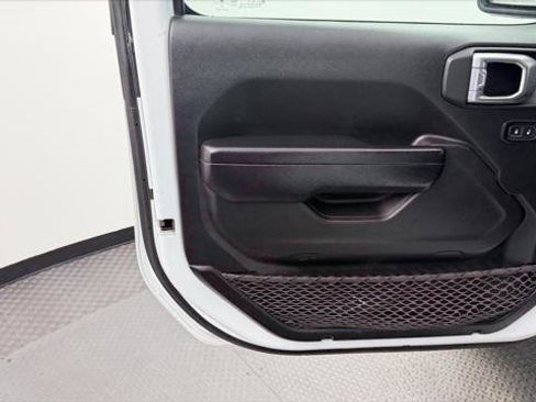 Used 2023 Jeep Gladiator Sport image 13