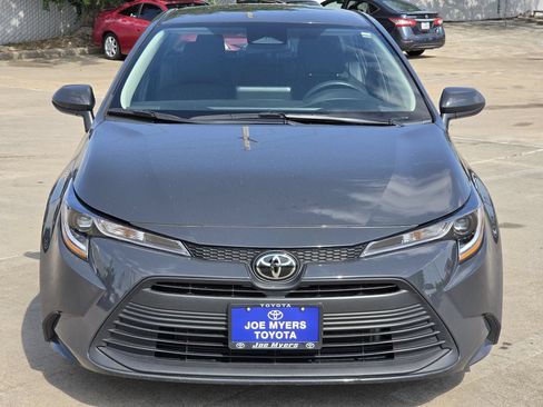 Used 2025 Toyota Corolla LE FWD image 3