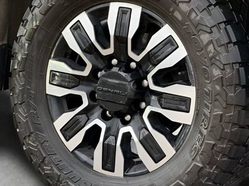 Used 2025 GMC Sierra 3500 Denali Ultimate AWD/4WD image 12