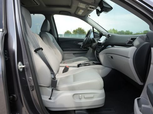 Used 2020 Honda Pilot Touring image 22
