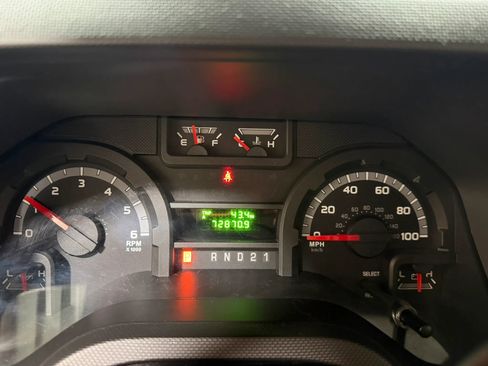 Used 2014 Ford E-250 and Econoline 250 Extended w/ Power Group image 27