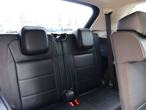 Used 2018 Volkswagen Tiguan SEL w/ 3rd Row Seat Package AWD/4WD image 30