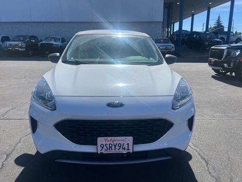 Used 2022 Ford Escape SE FWD image 2