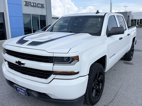 Used 2018 Chevrolet Silverado 1500 Custom w/ Custom Value Package RWD image 1