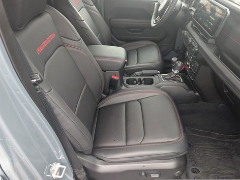 Used 2025 Jeep Wrangler Unlimited Rubicon w/ Technology Group image 27