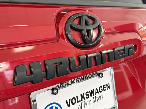 Used 2015 Toyota 4Runner SR5 AWD/4WD image 34