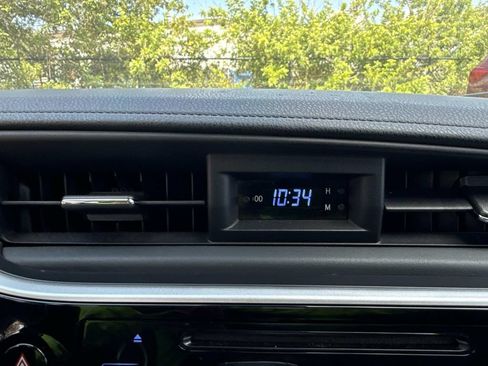 Used 2018 Toyota Corolla SE FWD image 27