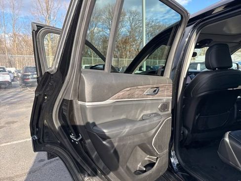 Used 2022 Jeep Grand Cherokee Limited image 35