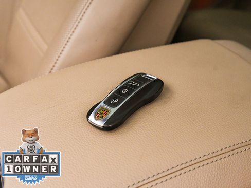 Used 2023 Porsche Cayenne Platinum Edition image 21