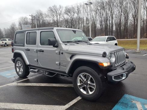 Used 2021 Jeep Wrangler Unlimited Sahara AWD/4WD image 6