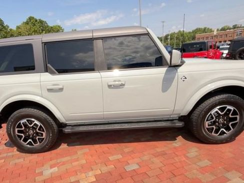 Used 2024 Ford Bronco Outer Banks AWD/4WD image 2