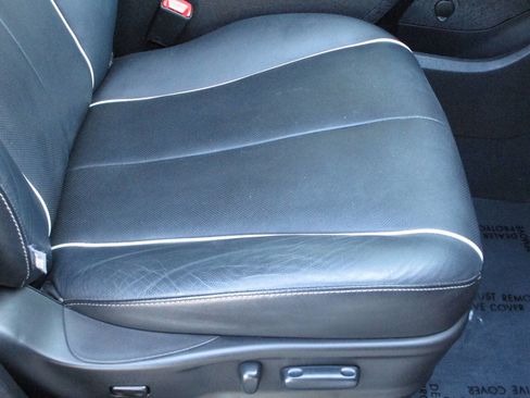 Used 2015 Toyota Venza XLE w/ XLE Premium Package image 12