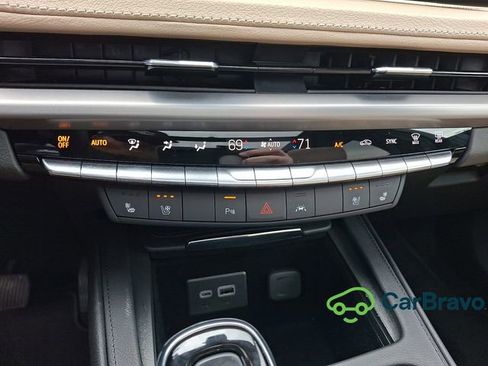 Certified 2024 Cadillac XT4 Premium Luxury AWD/4WD image 16