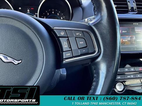 Used 2018 Jaguar F-PACE Premium image 19