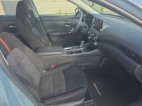 Used 2025 Nissan Sentra SR FWD image 9