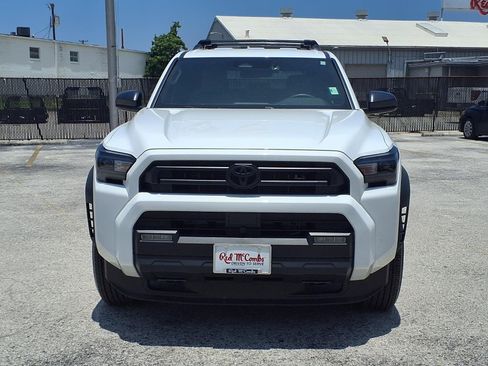 Used 2025 Toyota 4Runner SR5 AWD/4WD image 2