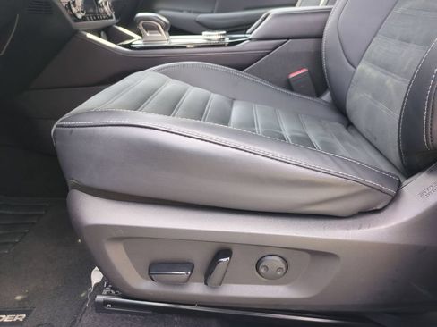Used 2025 Mitsubishi Outlander SE AWD/4WD image 14