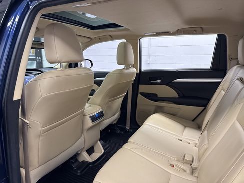 Used 2015 Toyota Highlander XLE image 42