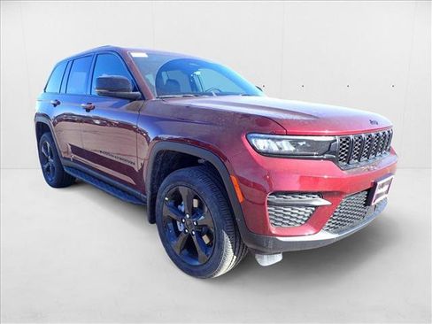 New 2025 Jeep Grand Cherokee Altitude image 6