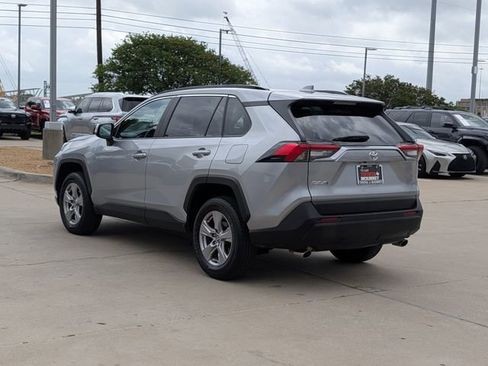 Used 2025 Toyota RAV4 XLE FWD image 8
