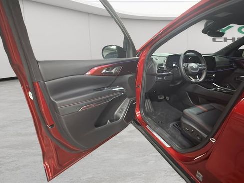 Used 2024 Chevrolet Traverse RS image 38