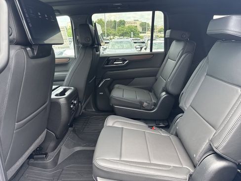 New 2026 GMC Yukon XL Denali w/ Denali Reserve Package AWD/4WD image 6