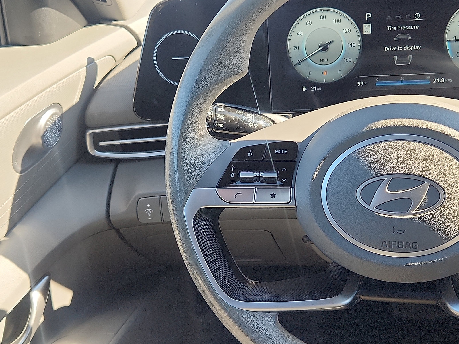 Certified 2024 Hyundai Elantra SEL FWD image 14