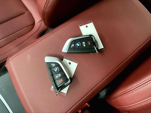 Used 2025 BMW 330i Sedan w/ Convenience Package image 14