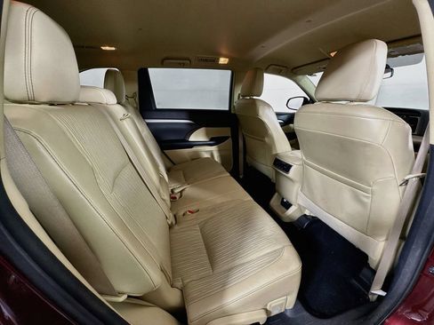 Used 2015 Toyota Highlander Plus AWD/4WD image 26