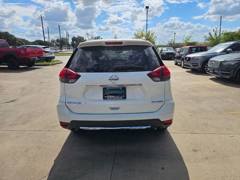Used 2017 Nissan Rogue SV image 5