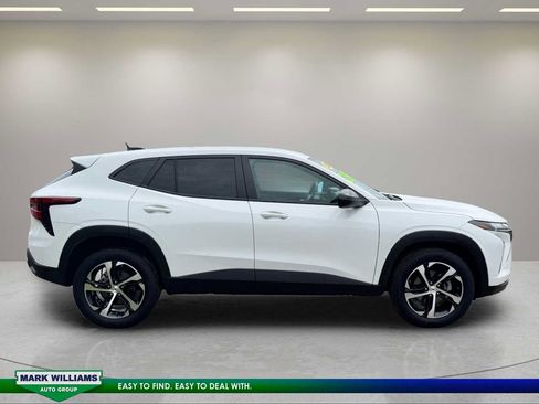 Used 2025 Chevrolet Trax RS w/ Driver Confidence Package FWD image 5