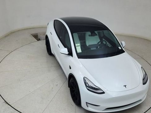 Used 2021 Tesla Model Y Long Range image 77