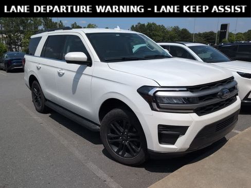 Used 2024 Ford Expedition XLT AWD/4WD image 3
