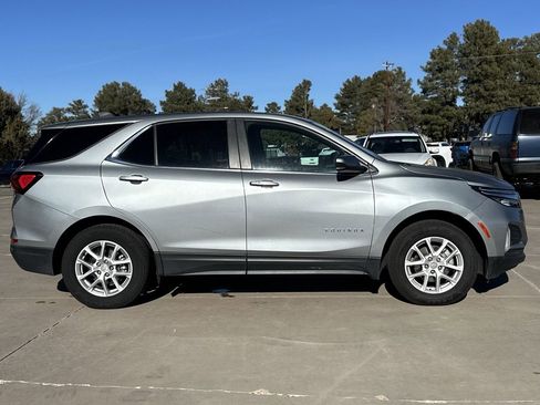 Used 2024 Chevrolet Equinox LT image 2