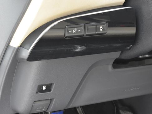 Used 2016 Toyota Prius Two FWD image 16
